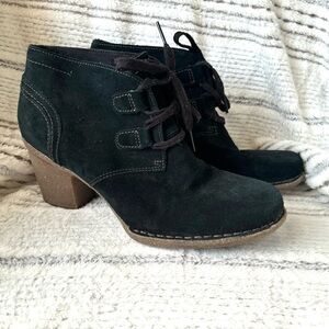 Clarks Suede Lace Up Chunky Heeled Black Booties Women’s Size 11